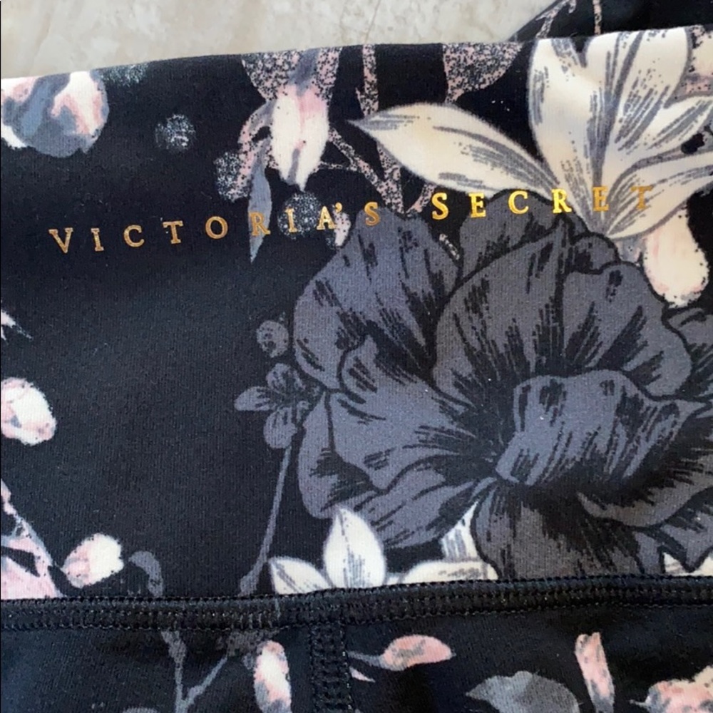 ❤️VICTORIA'S SECRET 🌸Incredible Essential Legging - Picture 7 of 7